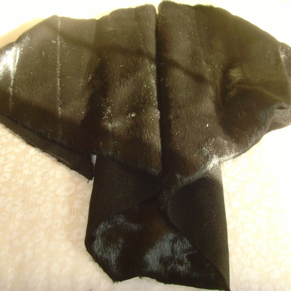 Mink Faux Fur Fabric Remnants in Black (2 Pieces) - Picture 4 of 7